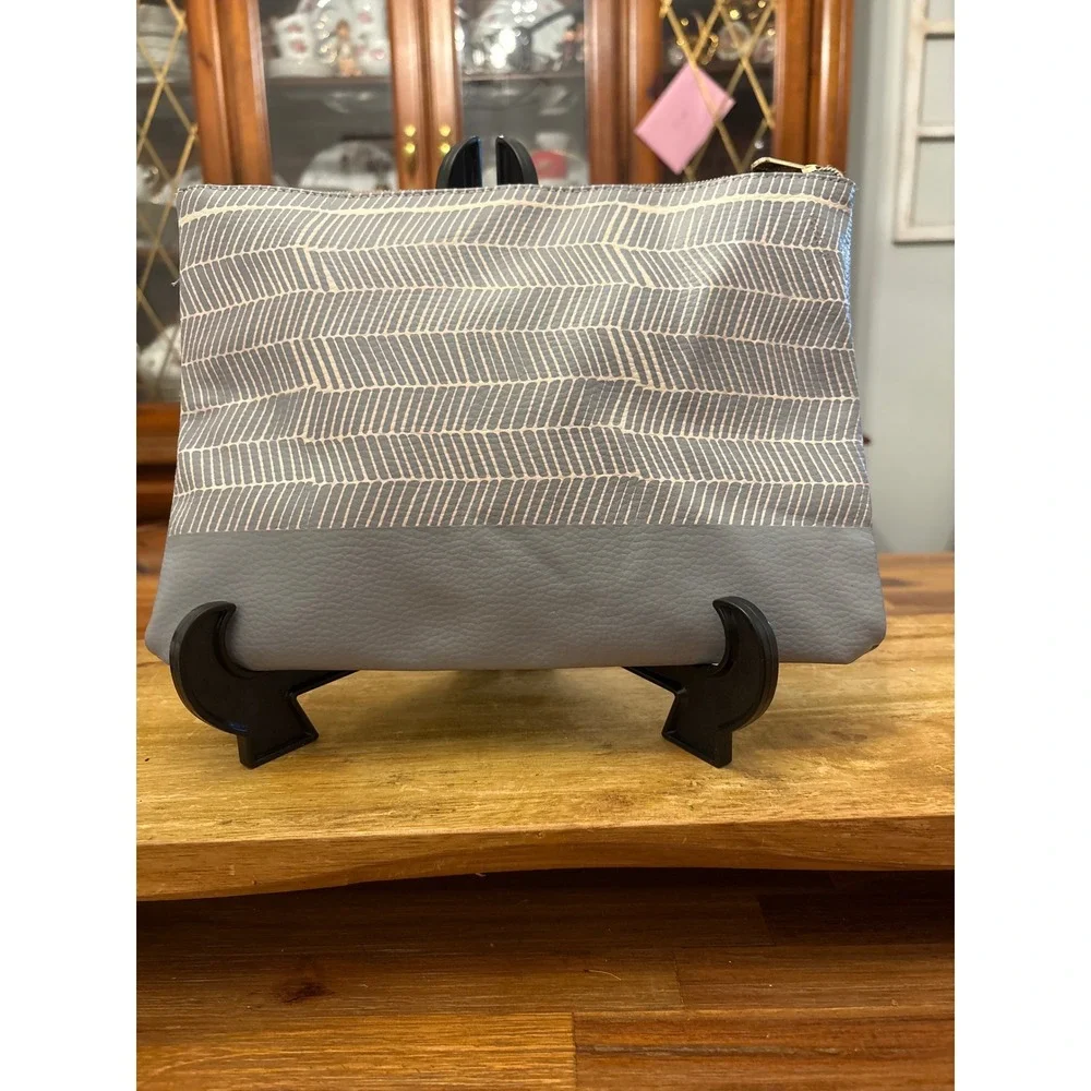Adrienne Vittadini Pouch Women OS Grey Excellent Herringbone Cosmetic Bag